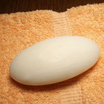Bei Pickeln & Akne Gesicht richtig waschen