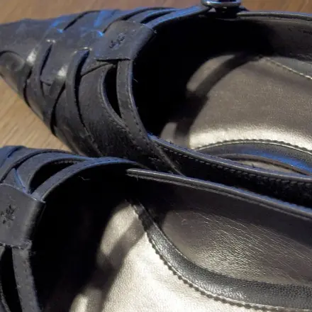 Schuhe weiten mit heißem Wasser