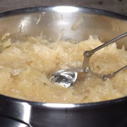 Sauerkraut pikant gewürzt