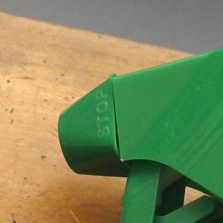 Schmutzige Holzmöbel mit Glasreiniger reinigen (Naturmöbel)