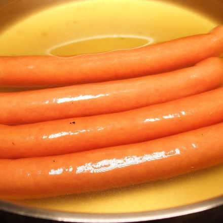 Wiener Würstchen geschmackvoll warm machen