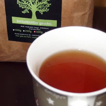 Salbeitee hilft bei Blasenentzündung