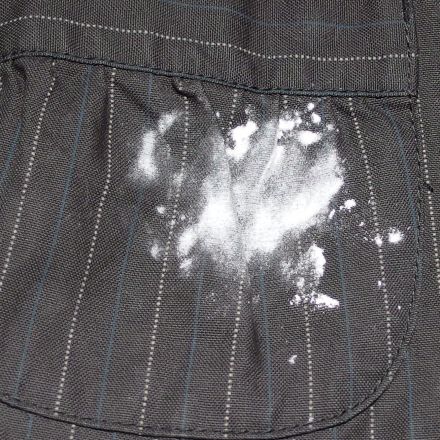 Mehlflecken auf den Klamotten