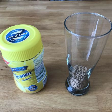 Korn mit Krümeltee (Eistee)