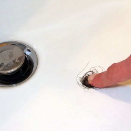 Verstopften Abfluss vermeiden: Haare