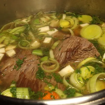 Rindfleischbrühe schäumt beim Kochen nicht mehr