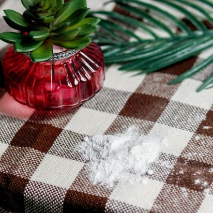 Fettflecken sofort entfernen mit Talkumpulver