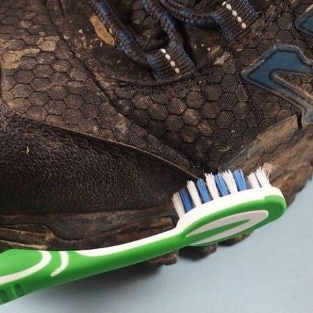 Zahnbürste zum Schuhe putzen