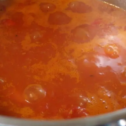 Marmelade statt Zucker in der Tomatensauce