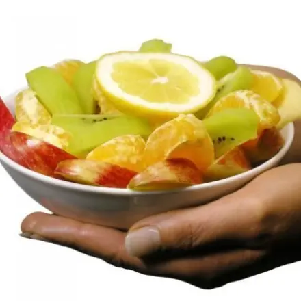 Obstteller beim Fernsehen