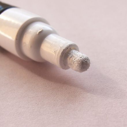 Lackstift entfernen mit Nagellackentferner