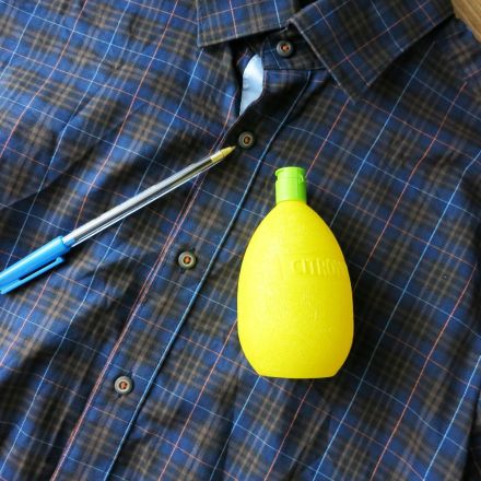 Zitronensaft gegen Kugelschreiberflecken