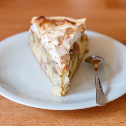 Rhabarberkuchen mit Baiserhaube