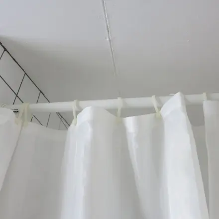 Duschvorhangstange gleitet besser