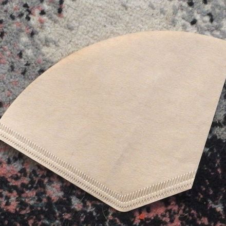 Wachstropfen aus Teppich entfernen