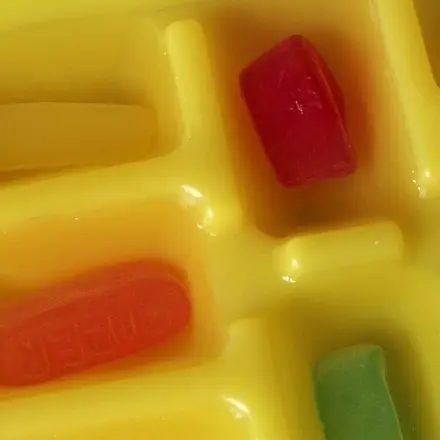 Eiswürfel mit Gummibärchen