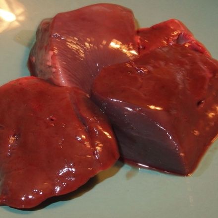 Leber im Fleischwolf mahlen