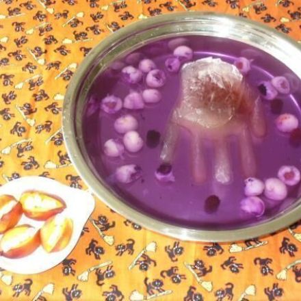 Halloween-Bowle: Blutige Hand (alkoholfrei)