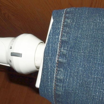 Kleidungsstücke auf der Heizung trocknen