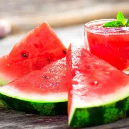 Unwilligen Babys und Kindern Flüssigkeit zuführen