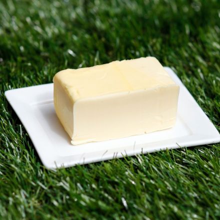 Butter gegen Grasflecken