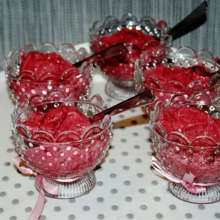 Erfrischendes Fruchteis für warme Tage