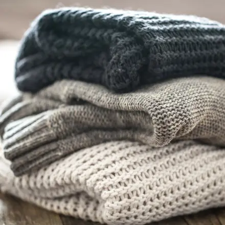 Kratzender Wollpullover