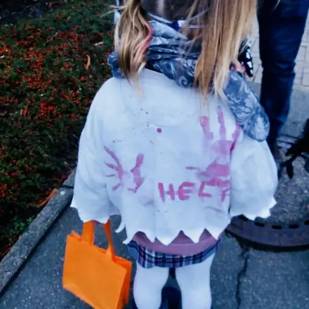 Kleine Halloweenpäckchen vorbereiten