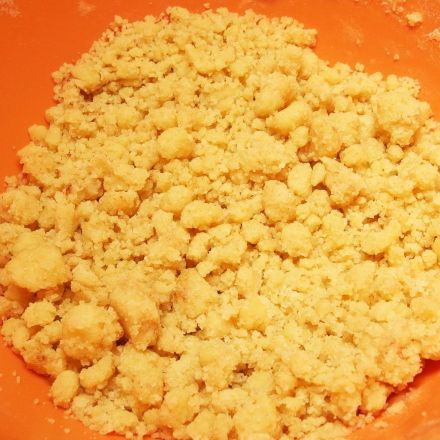 Einfache Streusel und Mandel- oder Nuss-Streusel