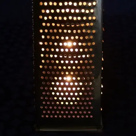 Alte Küchengeräte als Windlichter