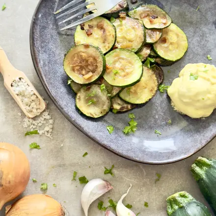 Zucchini mit Senfsabayon