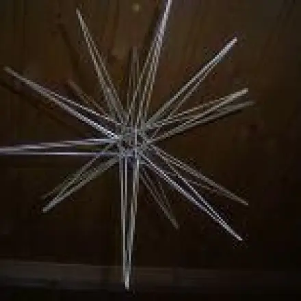 Aus Gräsern hergestellt: dreidimensionaler Deko-Stern