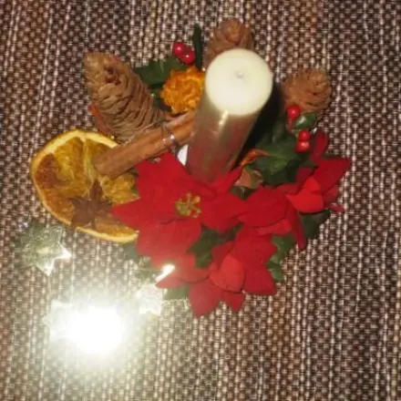 Weihnachtsgesteck aus Dosendeckel & Schraubverschluss