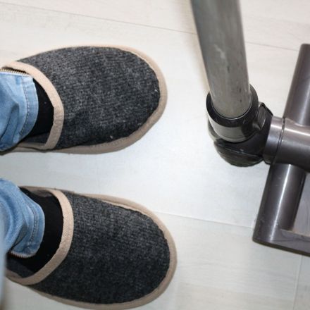 Laminat säubern mit Schlosspantoffeln