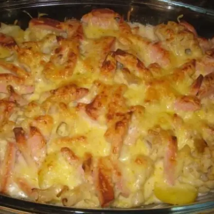 Kartoffel-Blumenkohlauflauf mit Fleischwurst