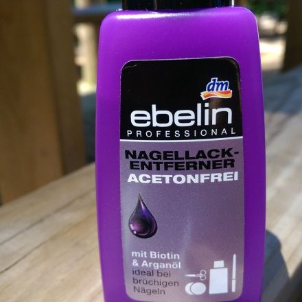 Pinienharz vom Auto entfernen