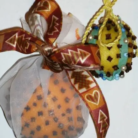 Duftkugeln aus Zitrusfrüchten, nicht nur zu Weihnachten