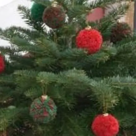Christbaumkugeln aus Wolle