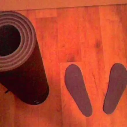 Alte Isomatte als Schuheinlegesohlenersatz