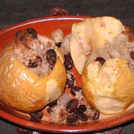 Bratäpfel mit Mandel-Rosinen-Füllung