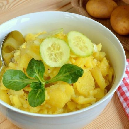 Schwäbischer Kartoffelsalat mit Endiviensalat