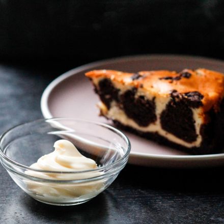 Kuchenteig wird saftig mit Mayonnaise