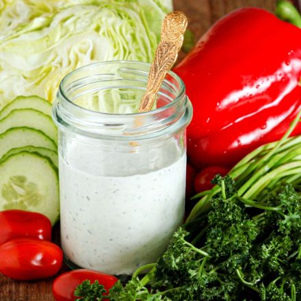 Knoblauch-Joghurt-Dressing