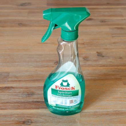 Ameisen beseitigen mit Fensterputzmittel