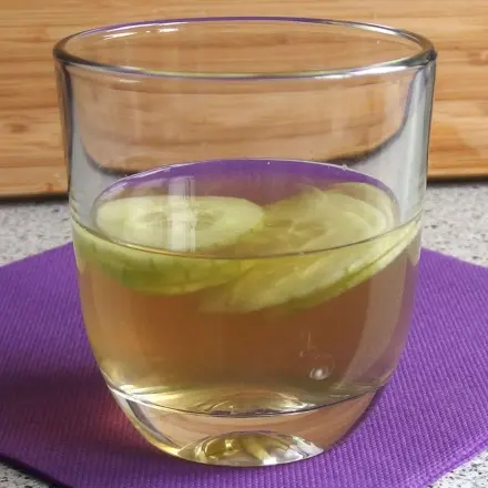 Wodka-Gurke: Wodka mit Gurkenwasser