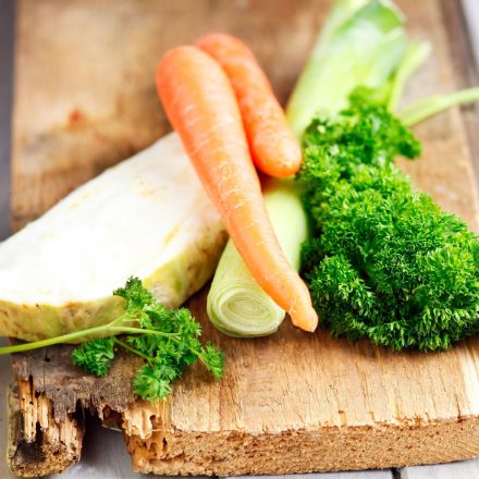 Suppengrün für Eintopf verarbeiten