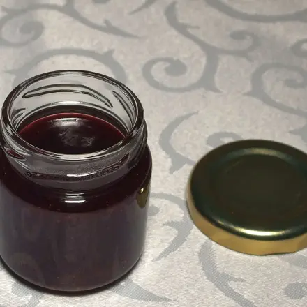 Selbstgemachte Marmelade sauber einfüllen