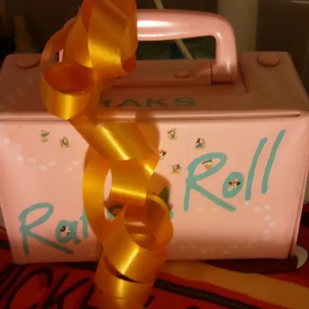 Gepäckstück leicht erkennen - mit einem bunten Wollfaden markieren