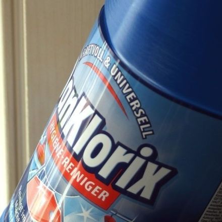 Fensterrahmen leicht säubern mit Klorix