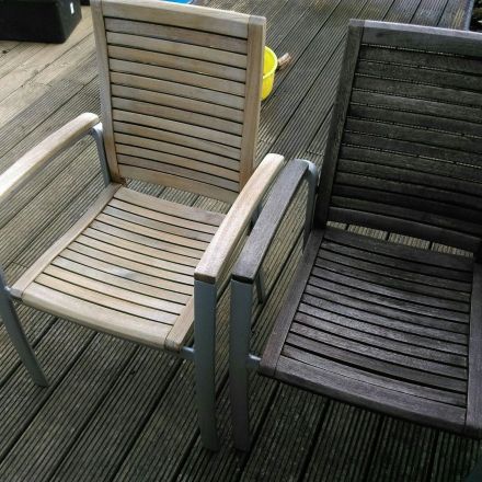 Terrassenplatten und Holzgartenmöbel reinigen: mit Soda